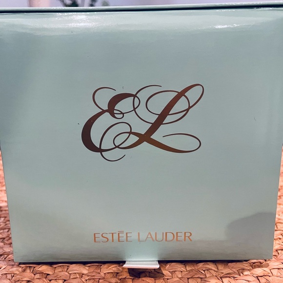 Estée Lauder Youth-Dew Dusting Powder - Picture 5 of 9